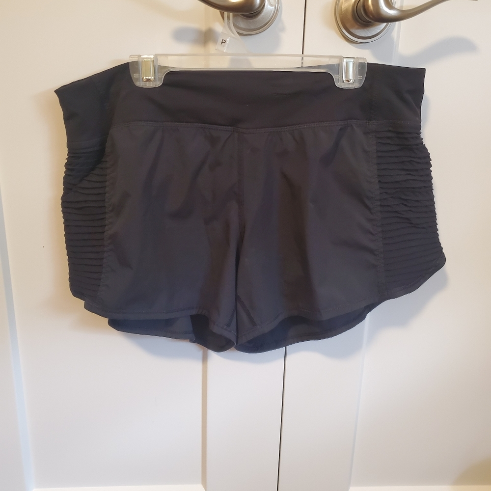 Lululemon Sz 8 running shorts